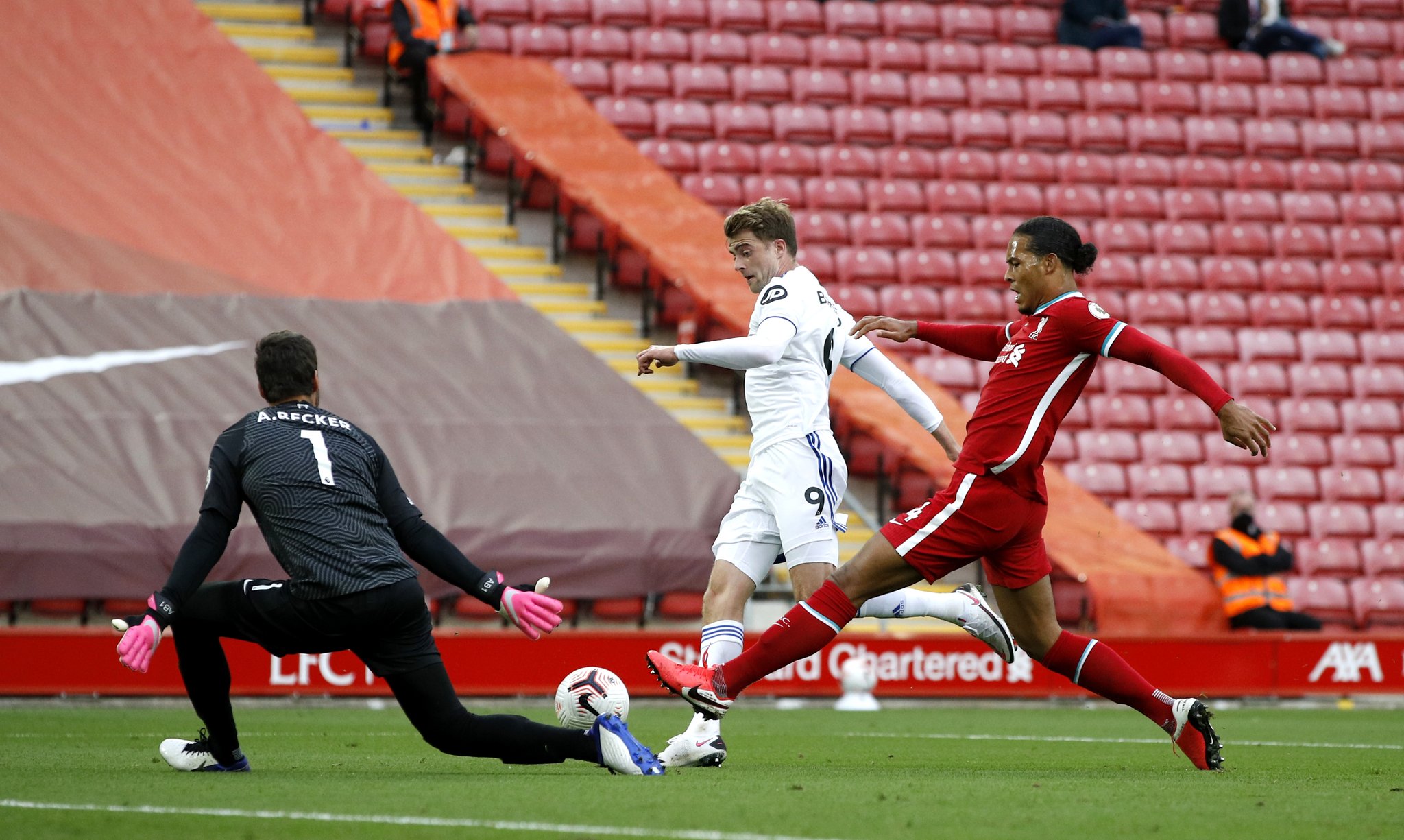 遭受空袭无 遭受空袭无